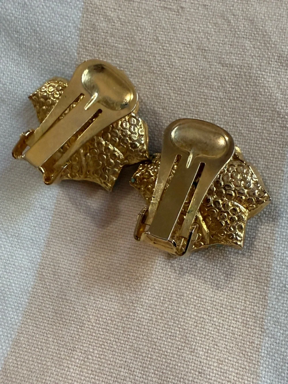1960s / 50s Enamel Torquise Colored Hawaiian Mod Flower Power Earrings